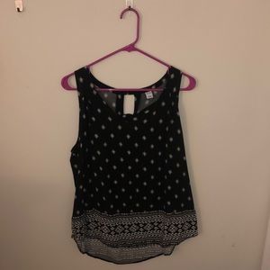 Black sleeveless shirt